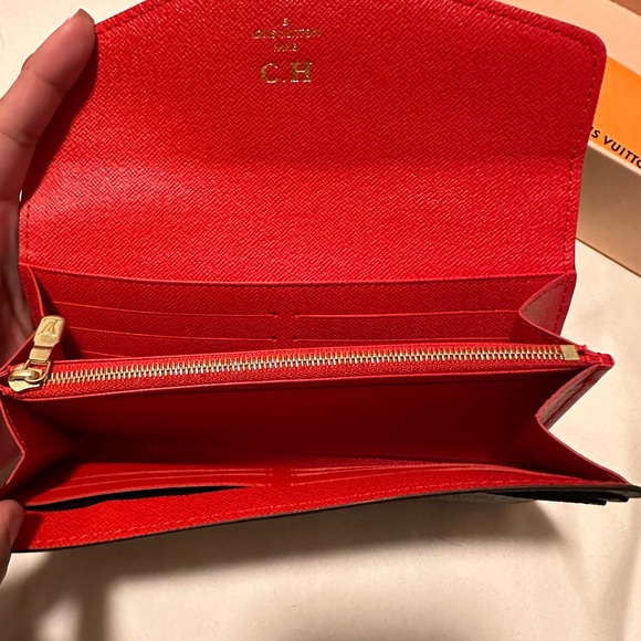 Louis Vuitton Sarah Wallet - Picture 2 of 10